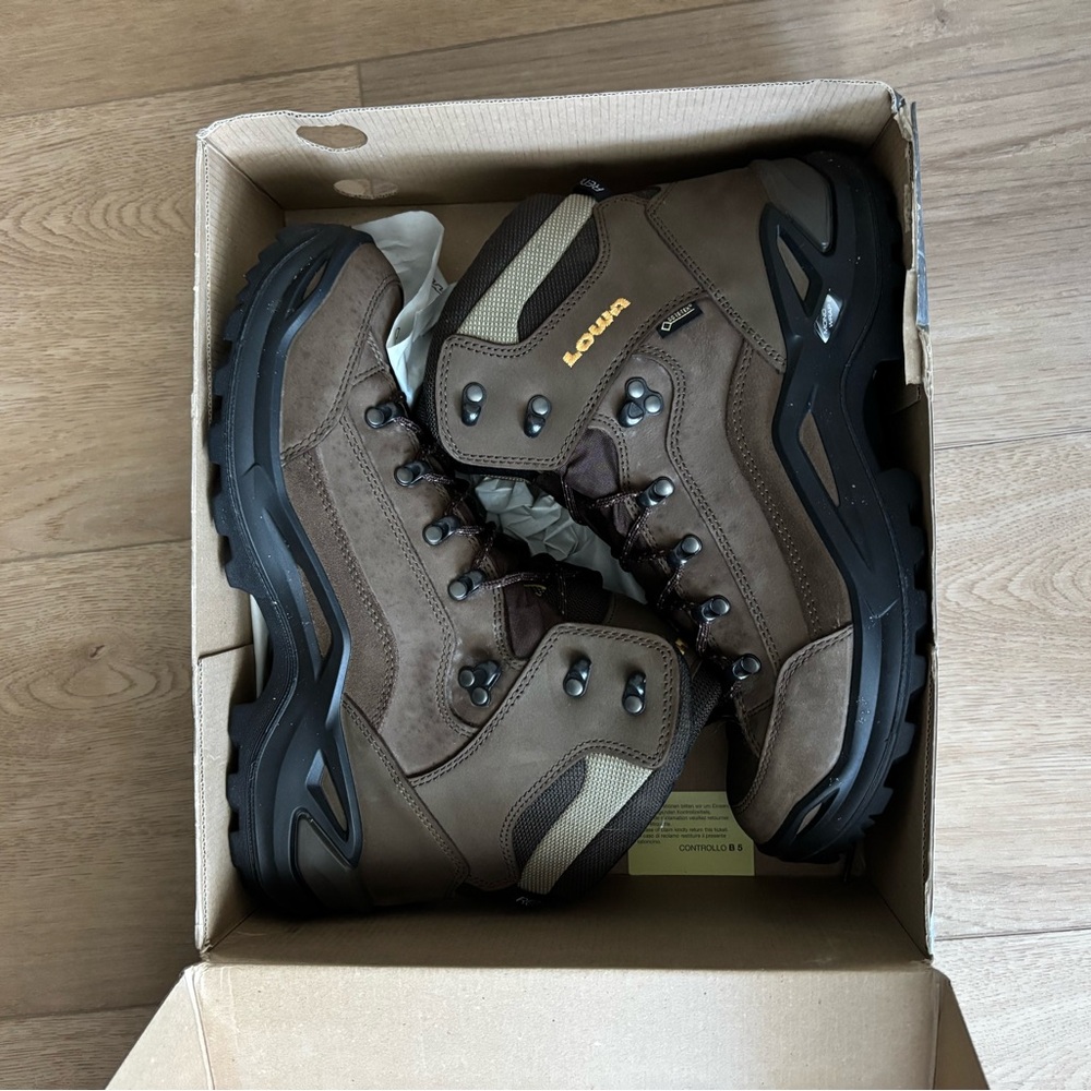 Lowa Renegade Men's Hiking Boot - Picture 2 of 5